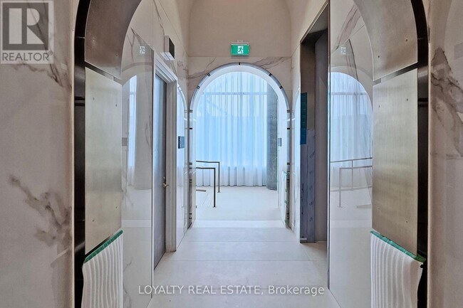 Photo du bâtiment - 1000-1000 Portage Pkwy