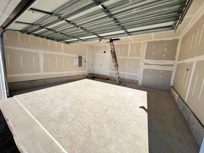 Building Photo - Blacksburg, 3 BR / 2 BA, Available for ren...