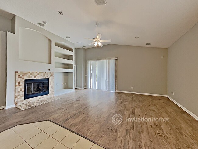 Building Photo - 14800 Falling Waters Dr
