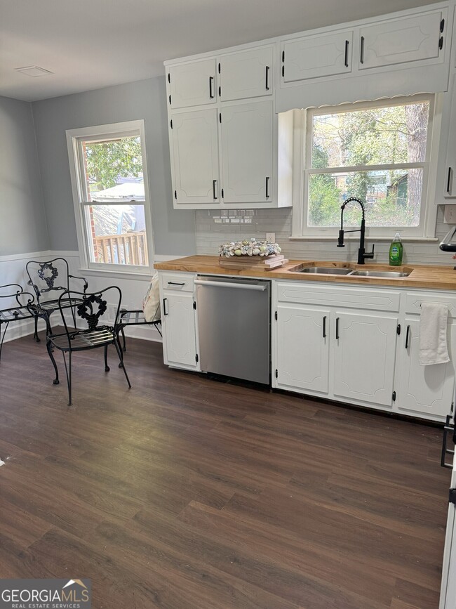 Foto del edificio - 4248 Rocking Chair Ln