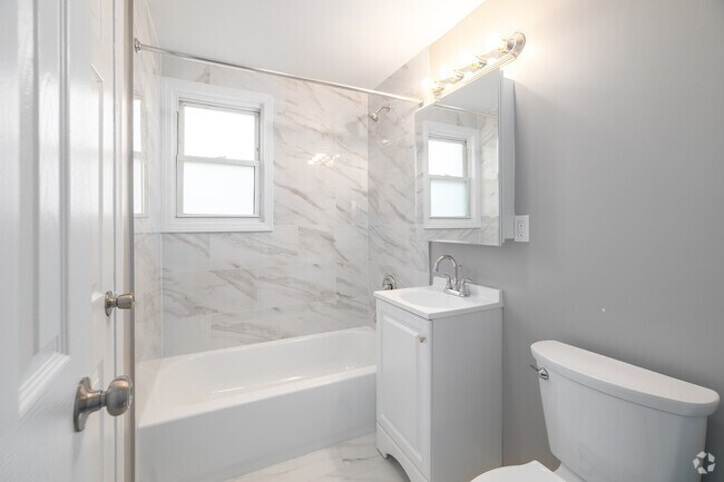 2 habitaciones, 1 baño - 650 pies cuadrados - Clásico premium - Baño - Nottingham Apartments