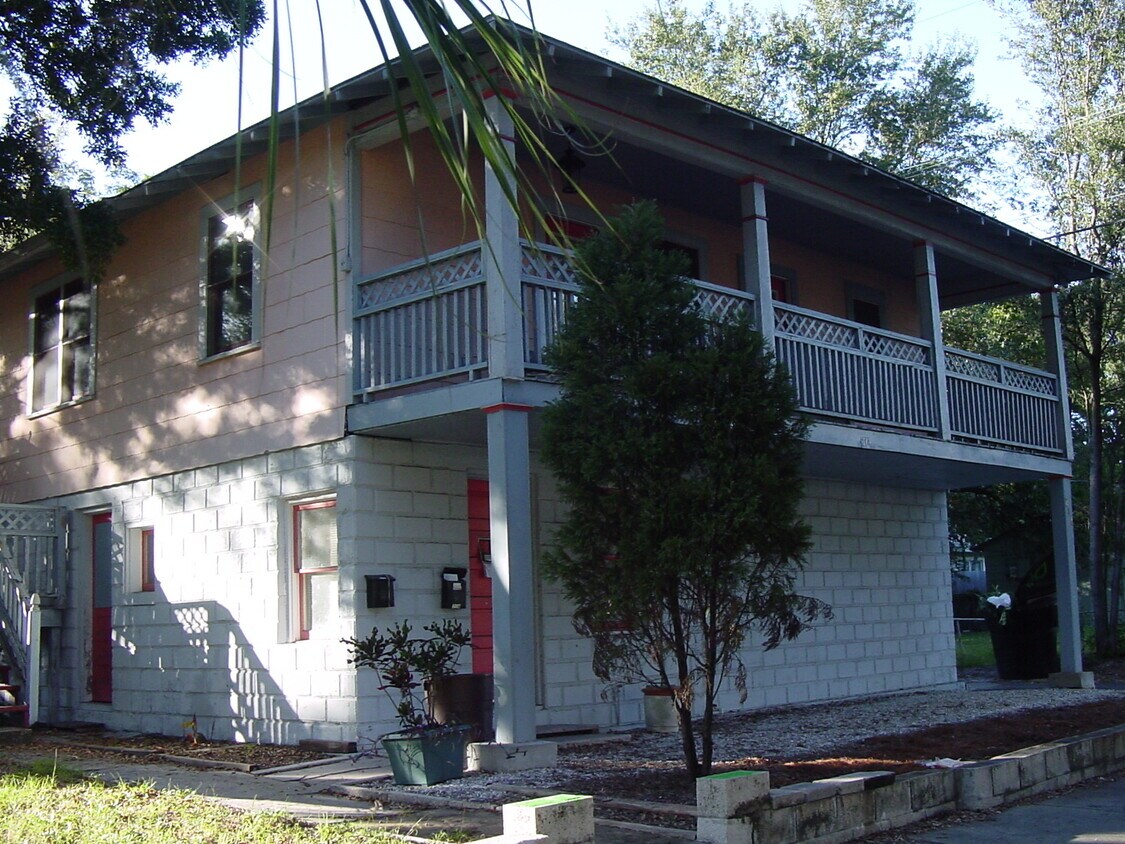 Calle - 214 19th St N