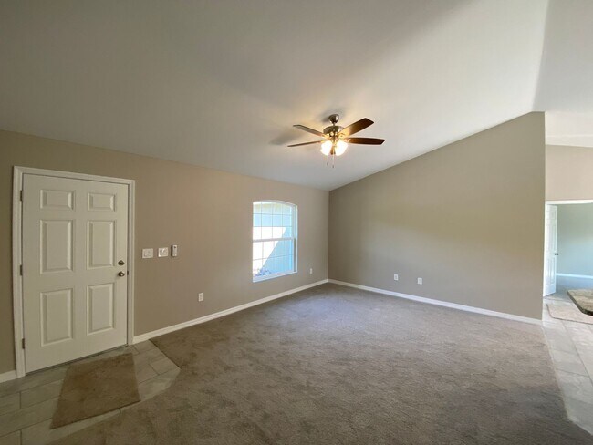 Foto del edificio - Desirable SE Ocala Neighborhood 3/2/2 *WON'T LAST*