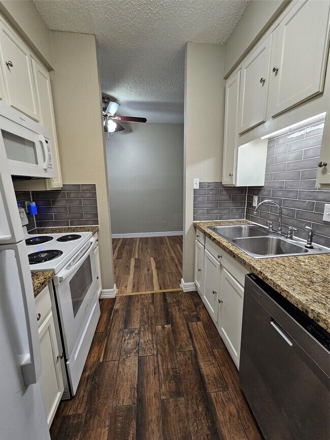 Building Photo - 10047 Westpark Dr