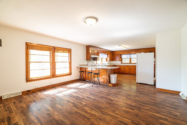 Building Photo - Spacious House on Old Six Mile Rd. - Water...