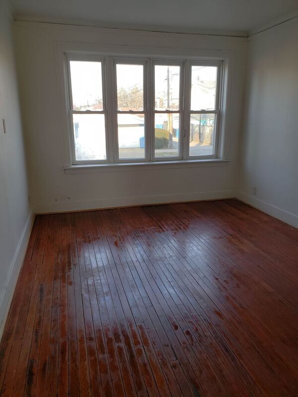 Building Photo - 5403 S Maplewood Ave