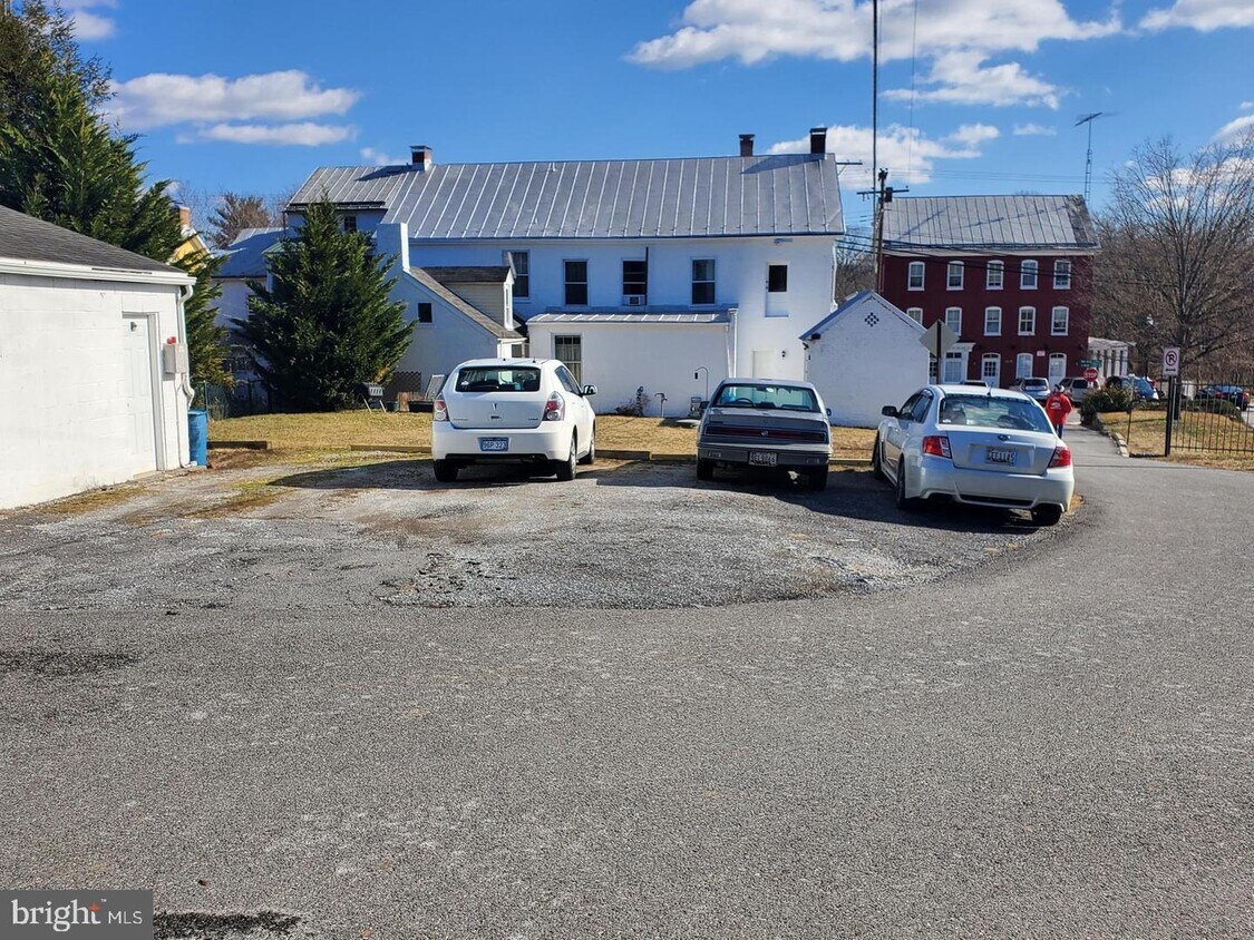 Primary Photo - 5 N Main St