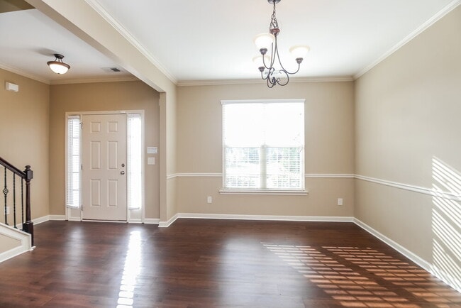 Building Photo - 6025 Gladiola Way