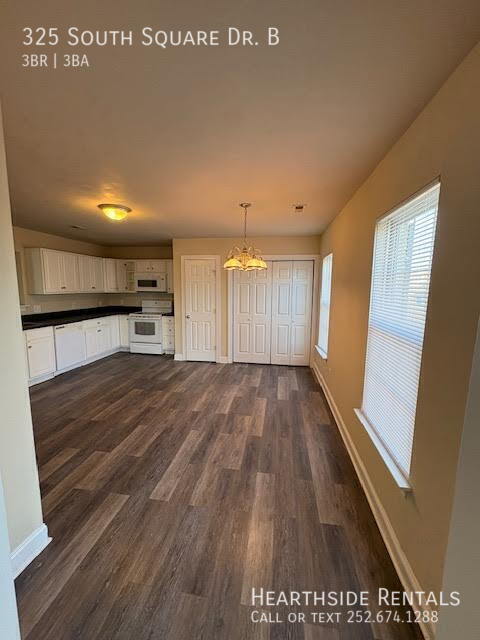 Foto del edificio - 325 S Square Dr