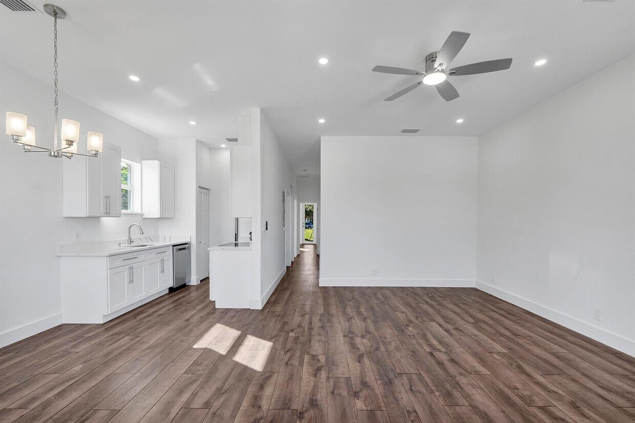 Foto principal - 1573 W 16th St