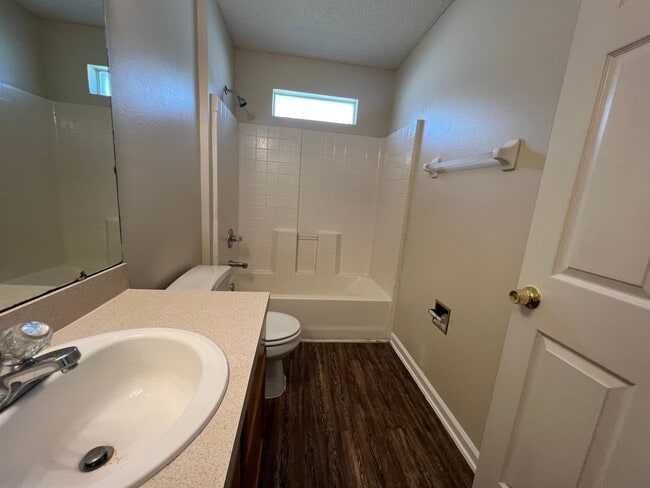 Building Photo - Comfortable 3-Bedroom Home with Garage – L...