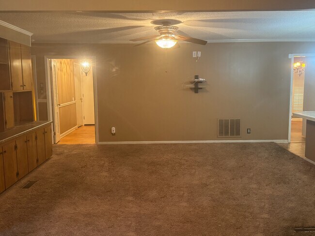Building Photo - 1618 Cambridge Dr