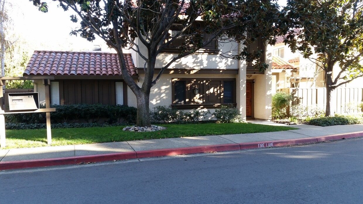 Front view of condo from Pimlico Drive - 295 Pimlico Dr