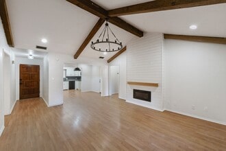 Building Photo - 2413 Mimosa St