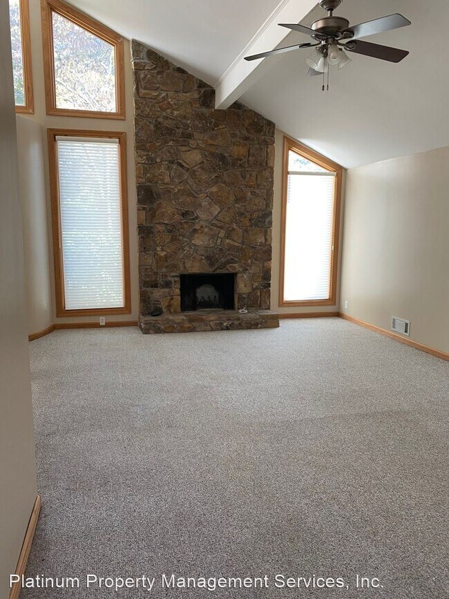 Building Photo - 4 br, 3.5 bath House - 5290 Meadowcreek Dr