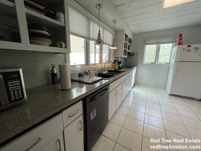 Foto del edificio - 263 Powder House Blvd