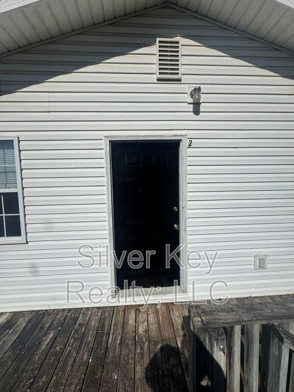 Building Photo - 702 Eastanallee Ave