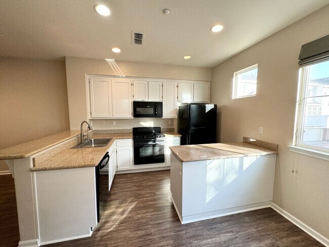 Foto del edificio - Perfect Shape Downtown Livermore Townhome ...
