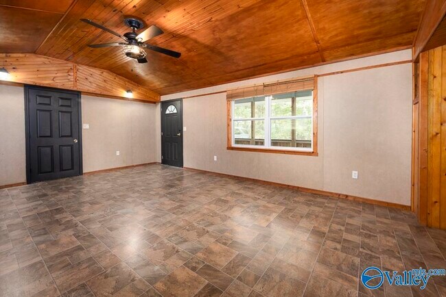 Foto del edificio - 2063 Baker Mountain Rd