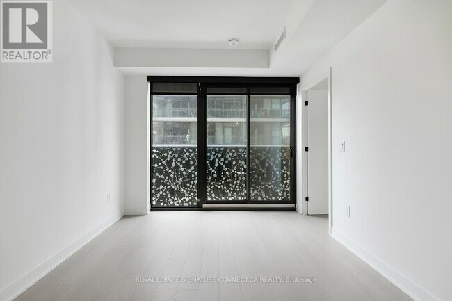 Photo du bâtiment - 55 Charles St E