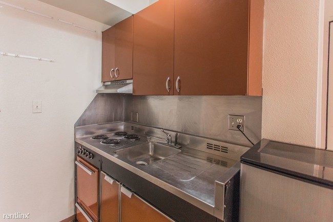 Building Photo - Studio, 1 bath  - 1215 13th St 7