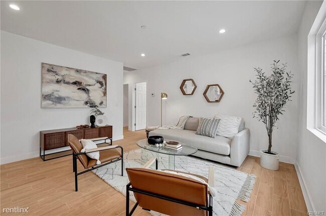 Foto del edificio - 3 br, 3 bath House - 2543 Lincoln Ave