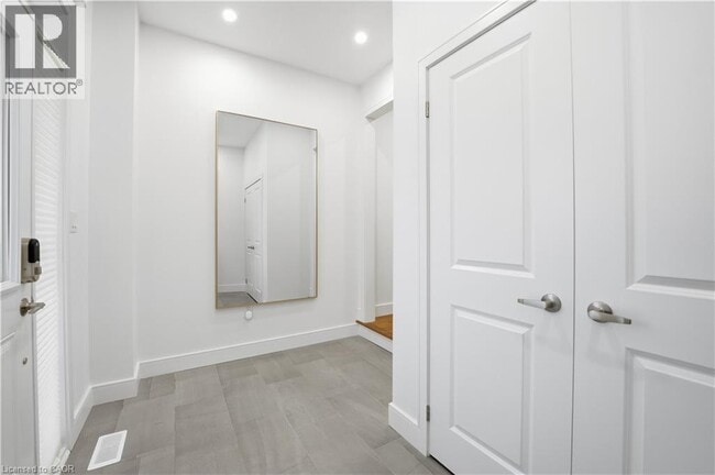 Photo du bâtiment - 87 McKnight Ave