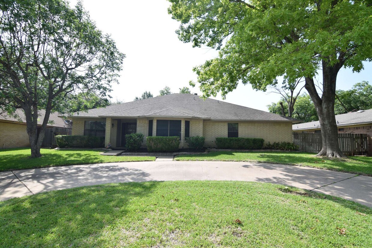 Primary Photo - 2433 Canyon Creek Dr