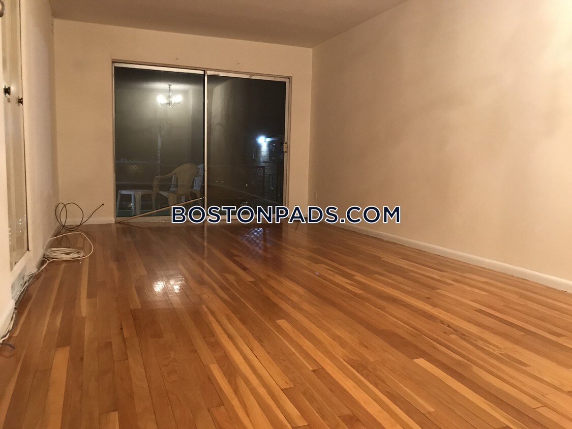 Foto principal - 790 Hyde Park Ave