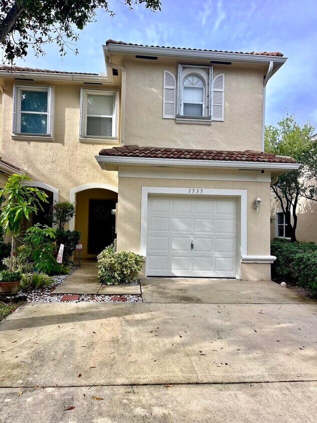 Foto principal - 1535 Westchester Ave