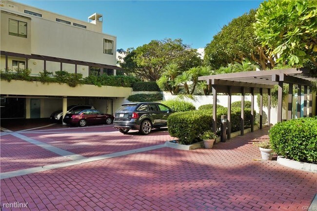 Building Photo - 2 br, 2 bath Condo - 520 The Village Unit 313