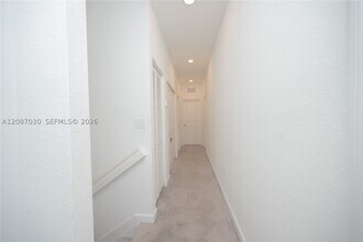 Building Photo - 1231 SE 27th Terrace