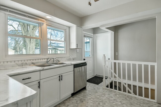 Building Photo - 1828 Juniper Ln