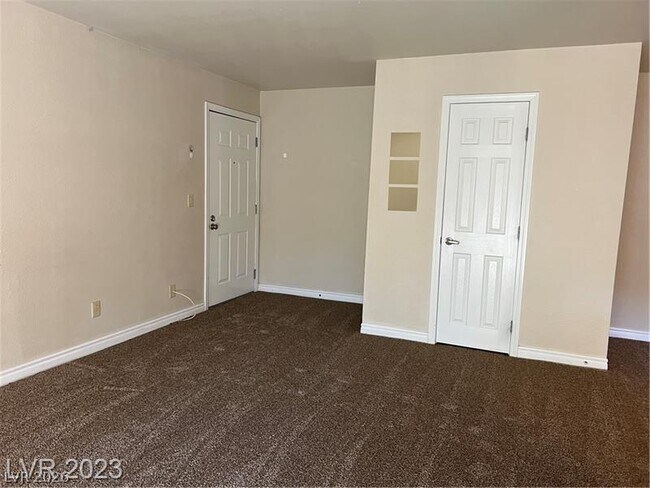 Building Photo - 5295 Indian River Dr