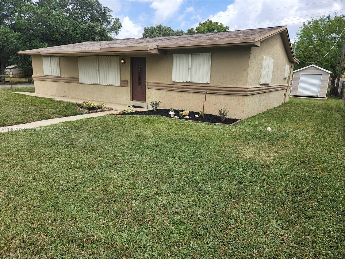 3295 NW 214th St, Miami Gardens, FL 33056 House Rental in Miami