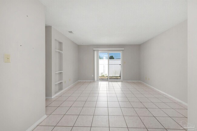 Foto del edificio - 3411 Green Briar Pkwy