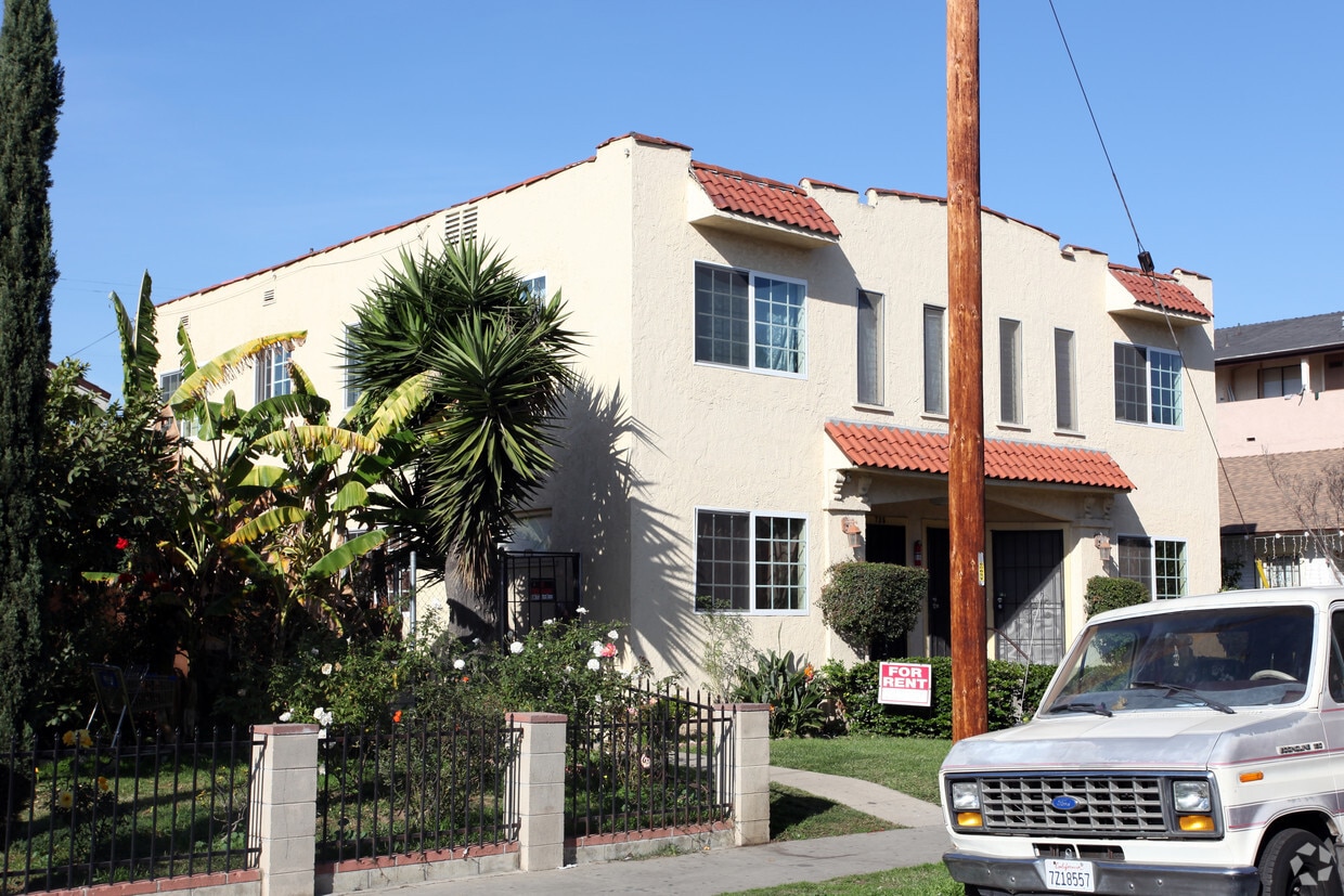 Building Photo - 733-739 Cerritos Ave