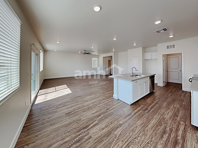 Foto del edificio - 2021 Reaves Wy