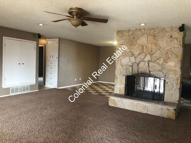 Building Photo - Spacious 3 bed 2 bath house for rent