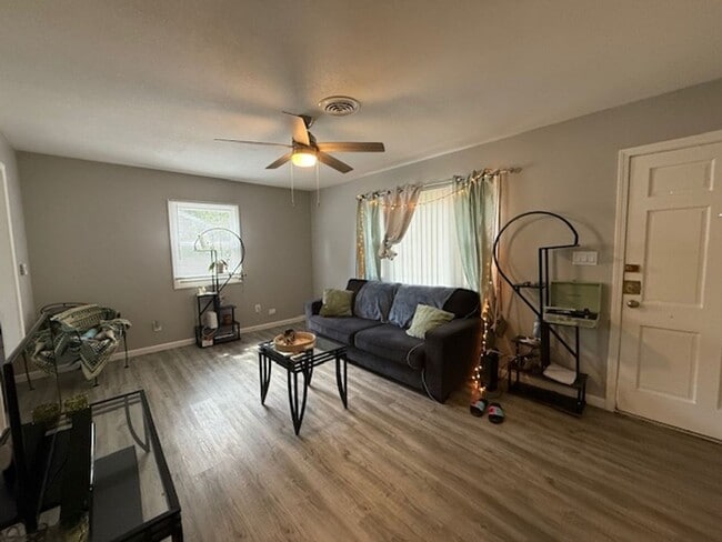 Foto del edificio - Charming Urbana Home with Spacious Backyard & Modern Touches