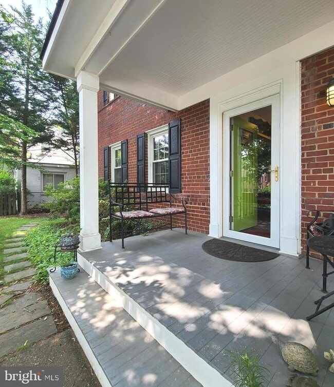 Building Photo - 855 N Larrimore St