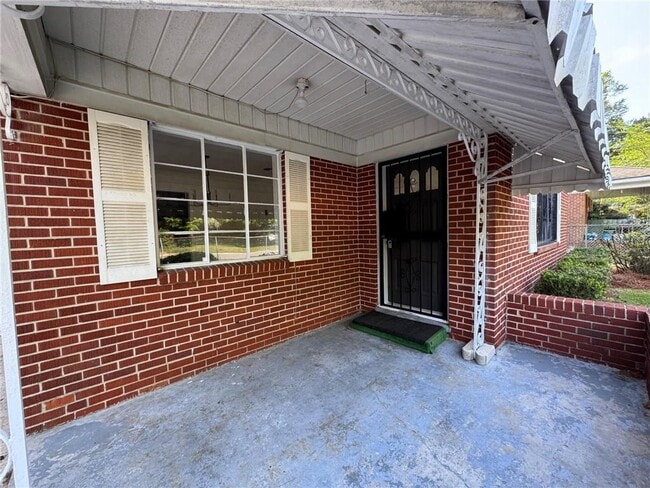 Building Photo - 713 Iris Ave