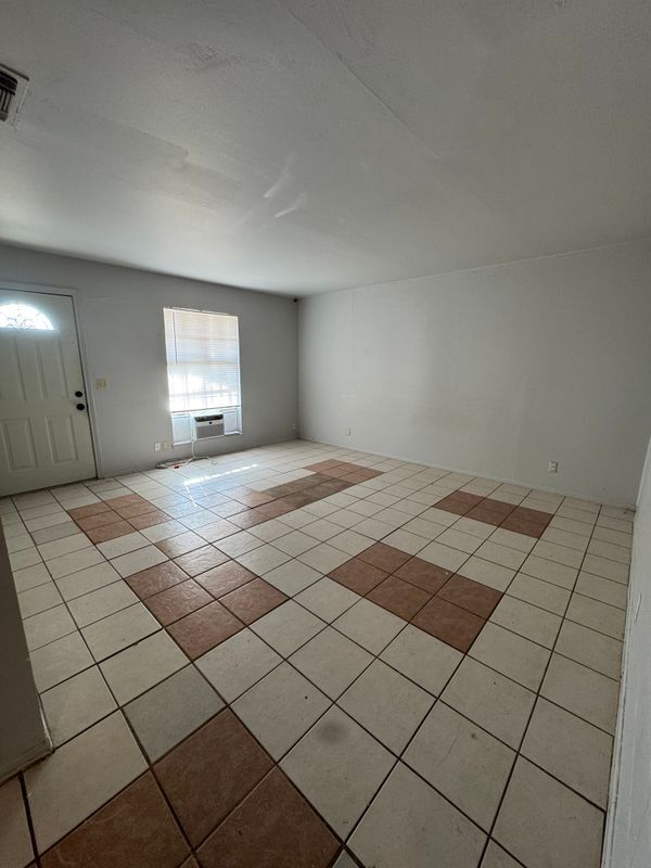 Foto del edificio - 9131 Port Hudson Dr