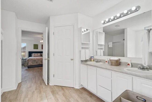 Building Photo - 3033 Classic Dr