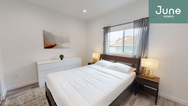 Foto del edificio - Queen room in 5-bed/7.0-bath Home