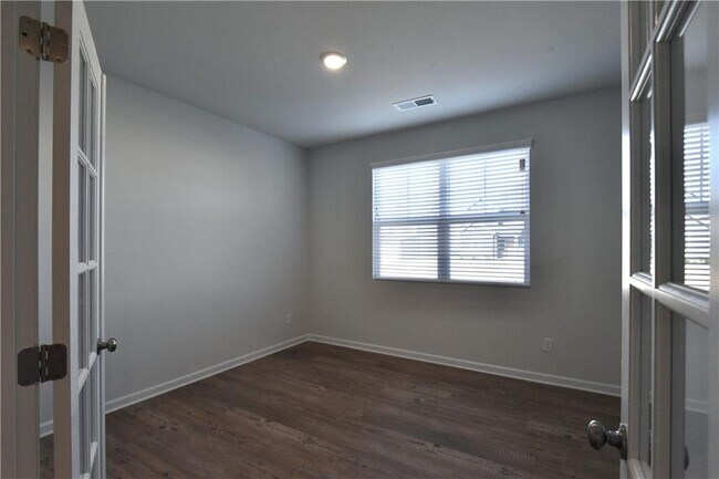 Building Photo - 352 Summerwood Ln