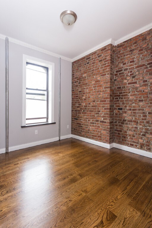 Foto del edificio - 325 E 5th St