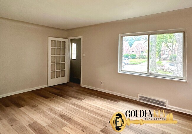 Building Photo - Like Brand New /Completely Updated 3 bedro...