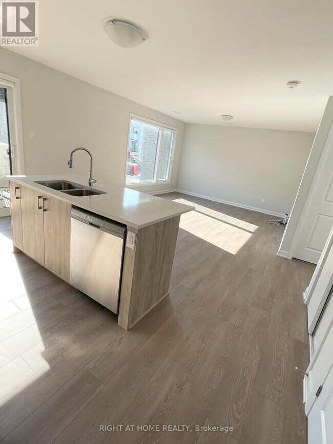 Building Photo - 1328 Creekway Private