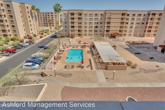 Foto del edificio - 2 br, 2 bath House - 7920 E Camelback Rd #504